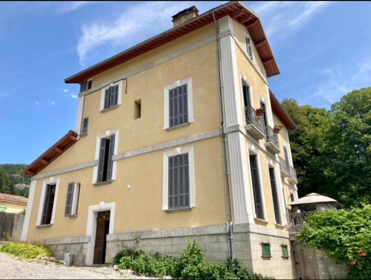 Charmant Appartement Dans Joli Village D'Annot Exterior photo