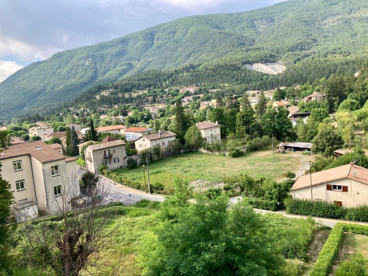 Charmant Appartement Dans Joli Village D'Annot Exterior photo