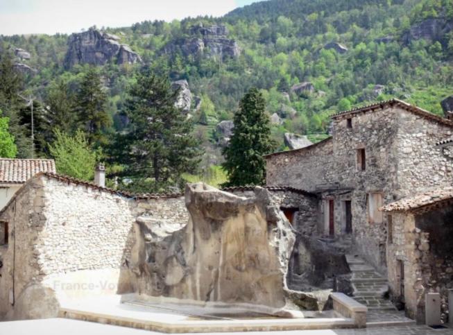 Charmant Appartement Dans Joli Village D'Annot Exterior photo